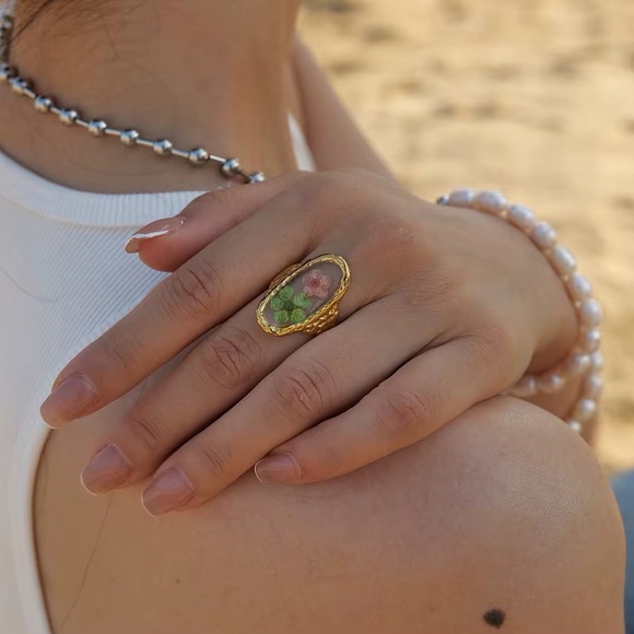 18K Gold Plated Adjustable Floral Ring - Picture 3 of 6